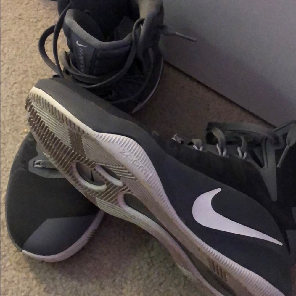 Nike Hyperdunks - Picture 3 of 3